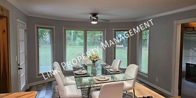 Foto del edificio - 7701 Elizabeth Way Dr