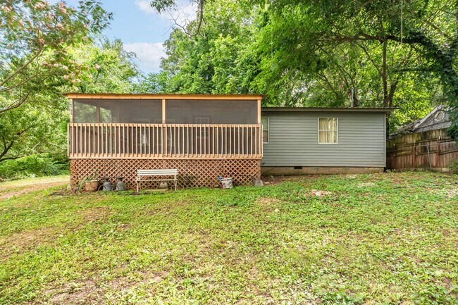 Foto del edificio - Cozy 2-Bedroom Retreat Near the Lake in Lowell