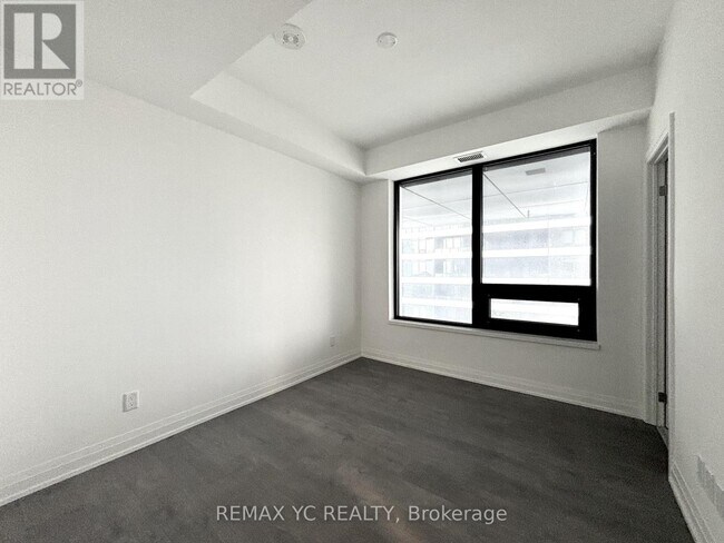 Photo du bâtiment - 4015 The Exchange