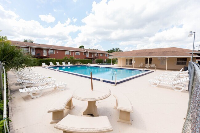 Foto del edificio - 1 Bed / 1 Bath – Updated Kitchen – $1,099/month (Water Included)