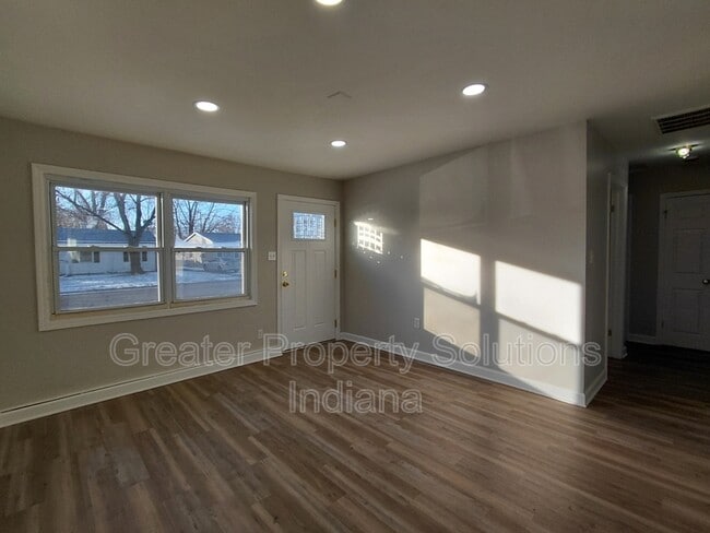 Building Photo - 3445 E 163rd St