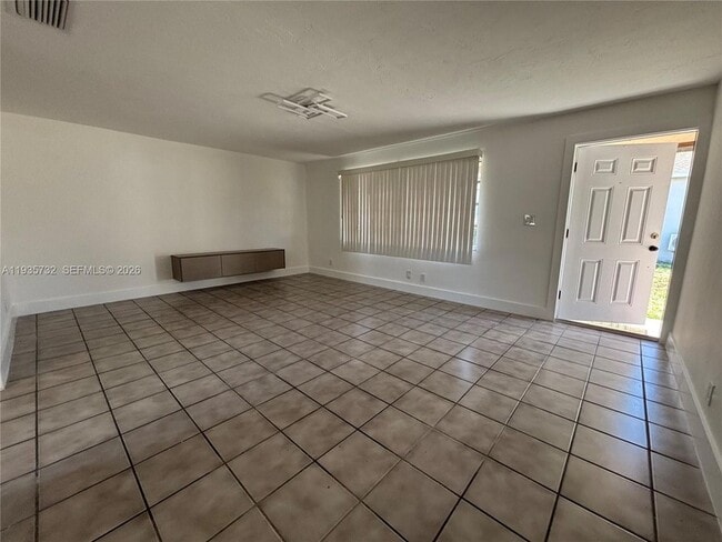 Foto del edificio - 5904 SW 27th St