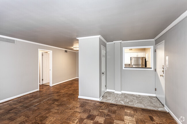 2BR, 1BA - 850 SF - The Stones