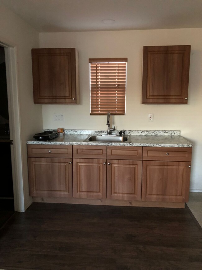 Kitchen Counter - 12891 Indiana Ave