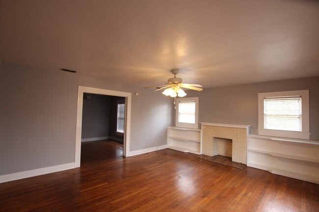 Foto del edificio - Oversized 3 bedroom and 2 bath in Tyler!!