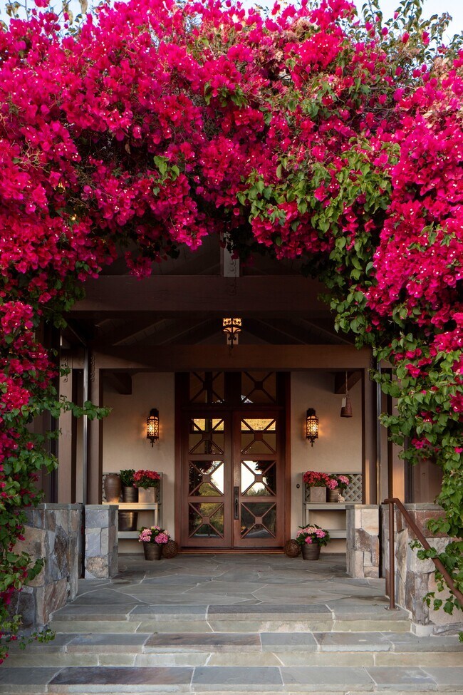 Foto del edificio - 4080 Lovall Valley Loop Rd