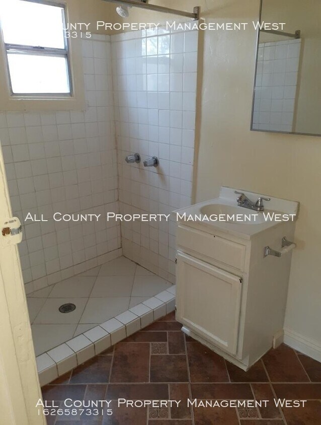 Primary Photo - 2485 Lancaster Ave