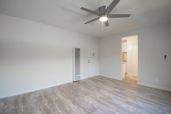 Building Photo - 416 Rose Ave