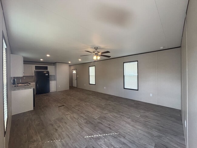 Building Photo - 203 Linda St