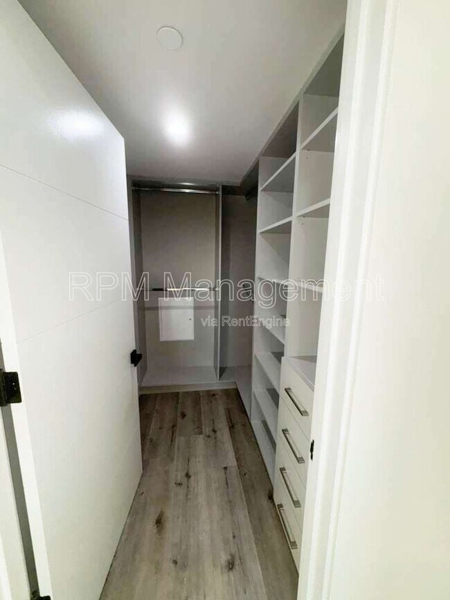 Foto del edificio - 5923 Laurel Canyon Blvd