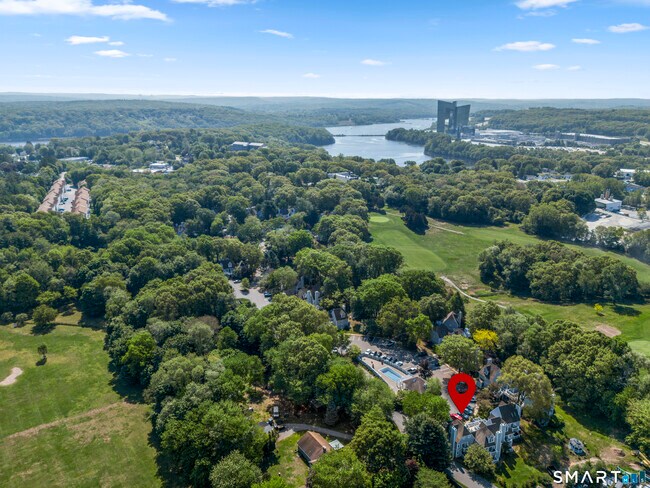 Building Photo - 2124 Old Pond Ln