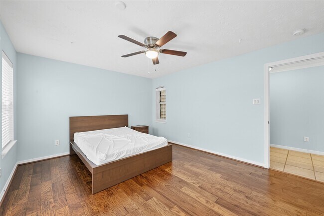 Foto del edificio - 3410 Skyline Village Dr
