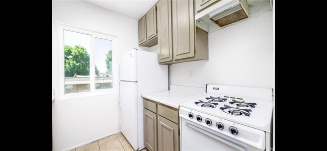 Building Photo - 17900 Sherman Way