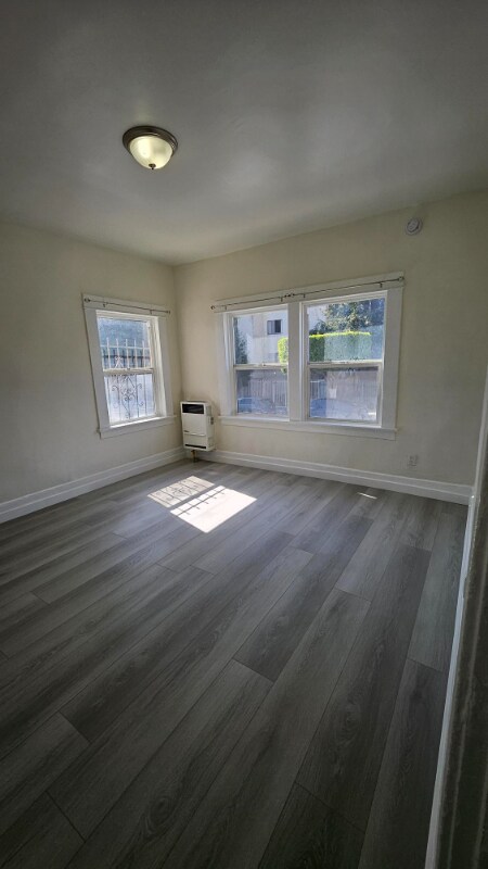 Building Photo - 1330 W 11th St
