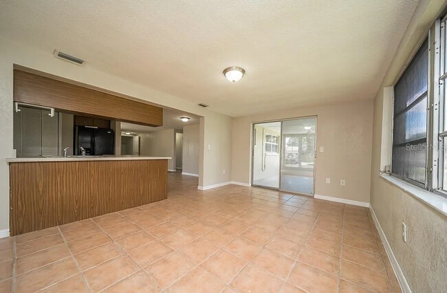 Building Photo - 9239 Palm Ave