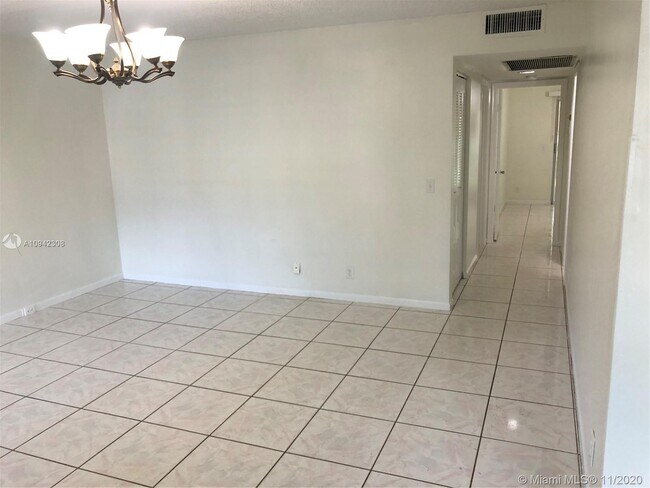 Foto del edificio - 801 SW 133rd Terrace