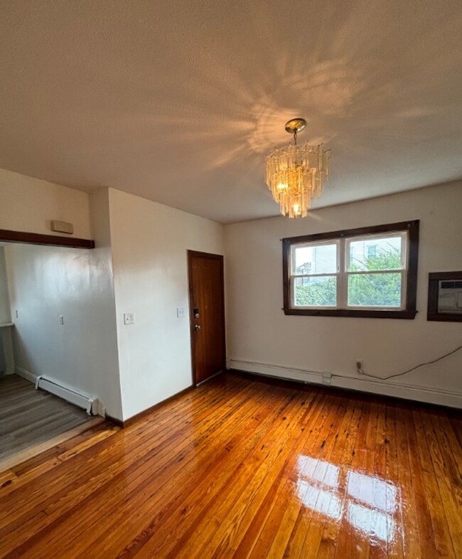 Building Photo - 90 Montaup St