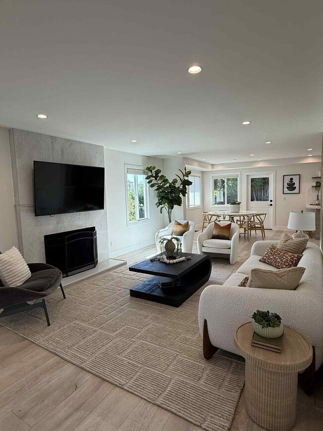 Building Photo - Modern 4-Bedroom Retreat in San Carlos – R...