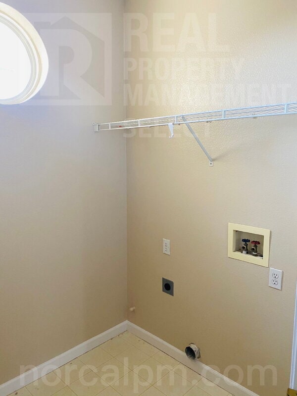 Building Photo - 116 Burgundy Ct