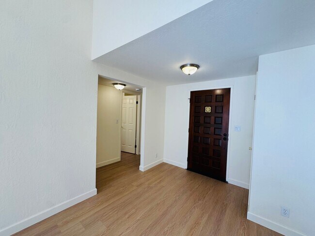 Building Photo - Tastefully updated 2 bedroom/2 bath, single level townhome w/attached 2 car garage!