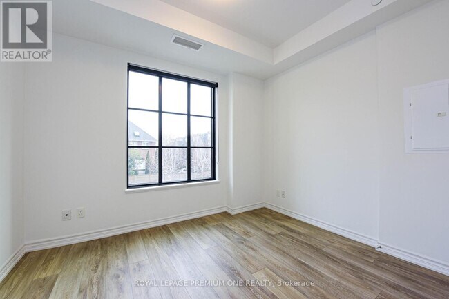 Building Photo - 571 Prince Edward Dr N