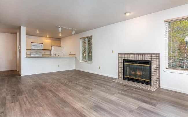 Foto del edificio - 2 bedroom in Seattle WA 98133