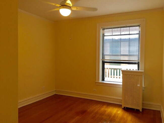 Foto del edificio - 1134 W Pratt Blvd