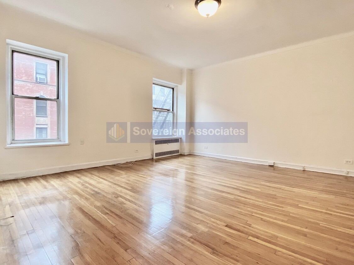 Foto principal - 216 W 102nd St