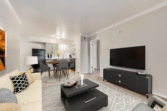 Building Photo - Elevate at Town East