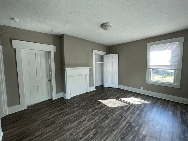 Building Photo - 222 N E St