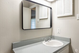 2BR, 2BA - 888SF - The Grandon