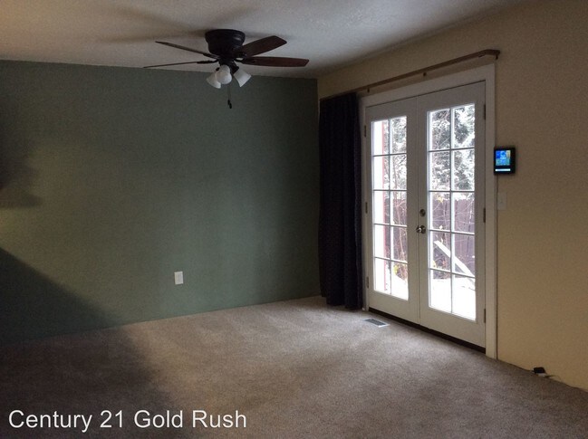 Foto del edificio - 3 br, 1.5 bath House - 451 E. 8th Ave