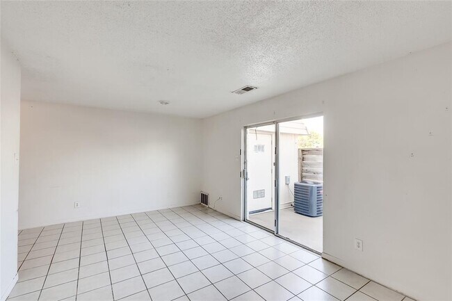 Building Photo - 2215 Mission Hill Dr