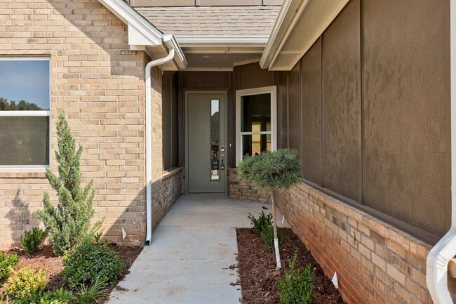 Building Photo - 14720 Avignon Ln