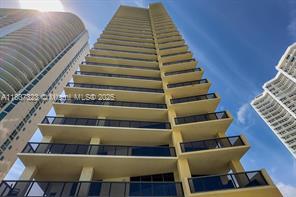 Building Photo - 16275 Collins Ave