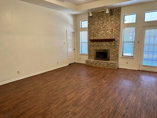 Foto del edificio - 4914 Peppermill Hollow - Call LONGHORN PRO...