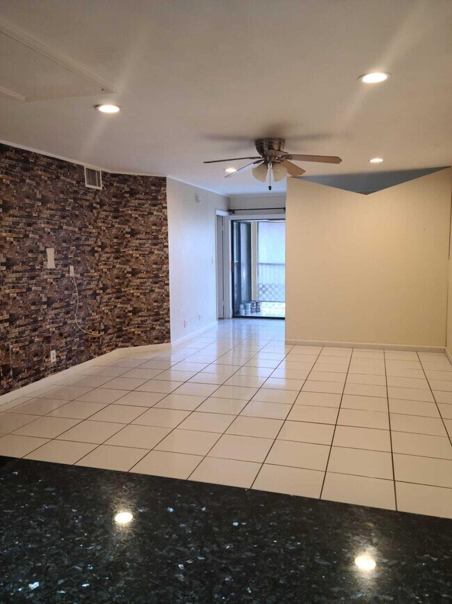 Foto del edificio - 2977 Riverside Dr