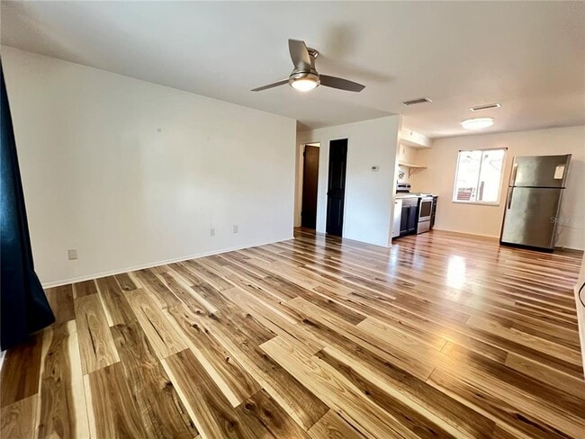 Building Photo - 559 Laura Ln