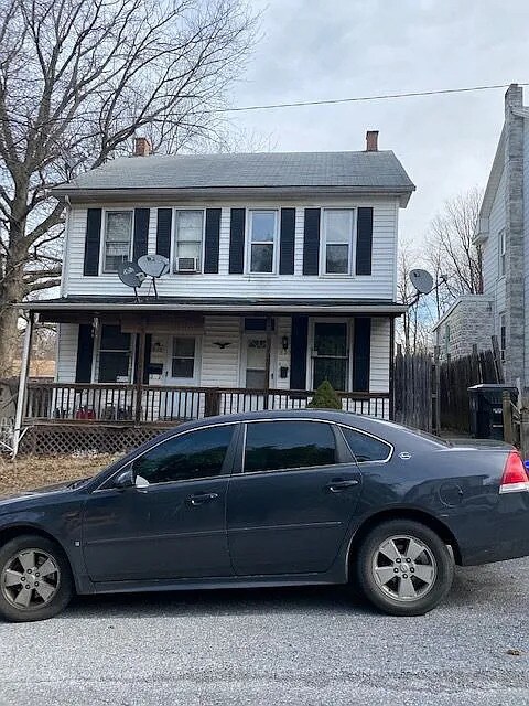 Primary Photo - 737 Girard St