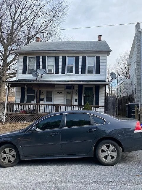 Building Photo - 737 Girard St
