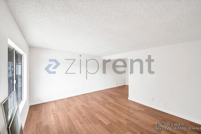 Foto del edificio - 2458 Normandie Ave