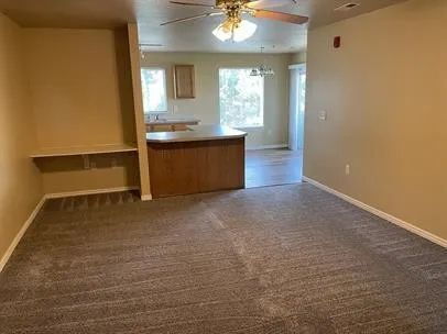 Foto del edificio - 2 bed / 1 bath ground-floor apartment in a convenient location in west Boise