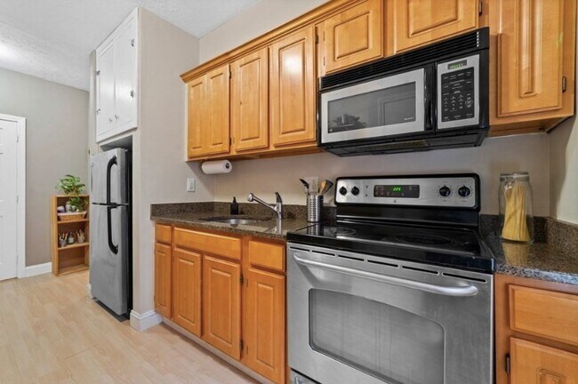 Building Photo - 1810 Dorchester Ave