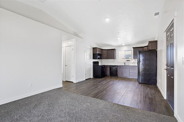 Building Photo - 523 Hill Ln