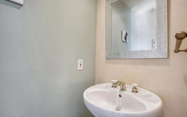 Building Photo - 8512 Doubletree Ct