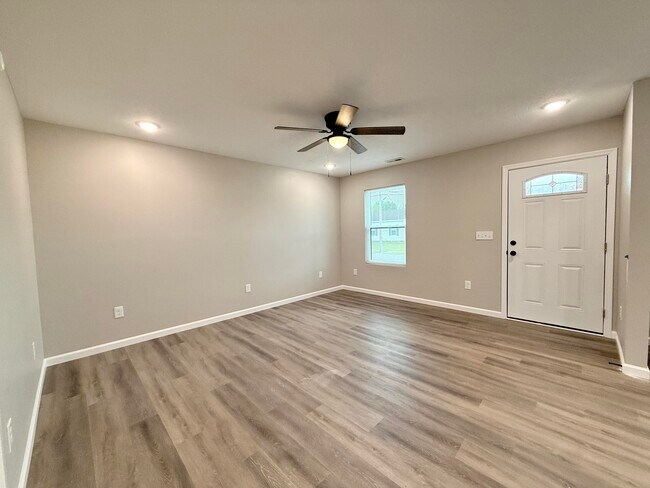 Building Photo - 107 Losey St