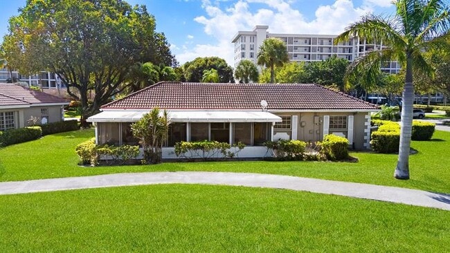 Building Photo - 3015 N Palm Aire Dr
