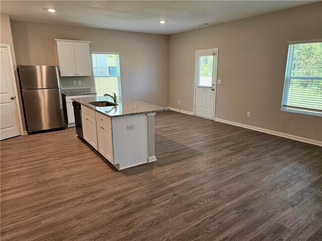 Building Photo - 303 Augusta Woods Dr