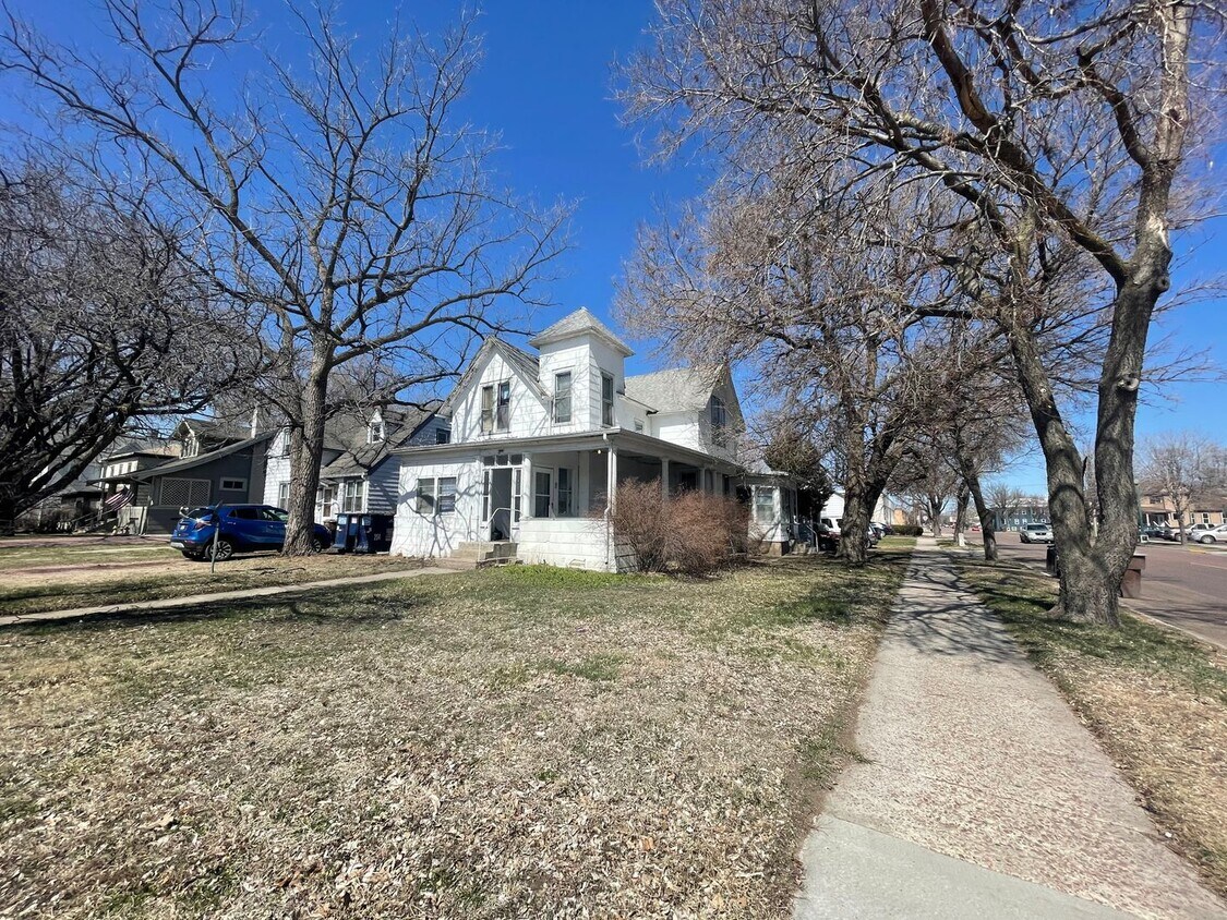 Primary Photo - 401 N Rowley St