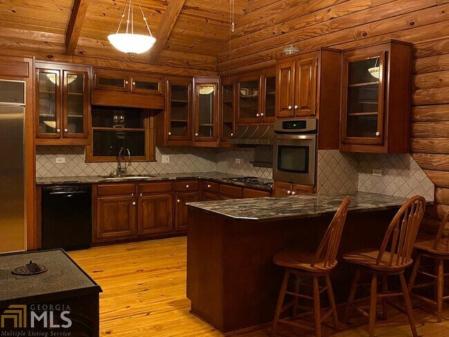 Building Photo - 5105 Meadowbrook Cir